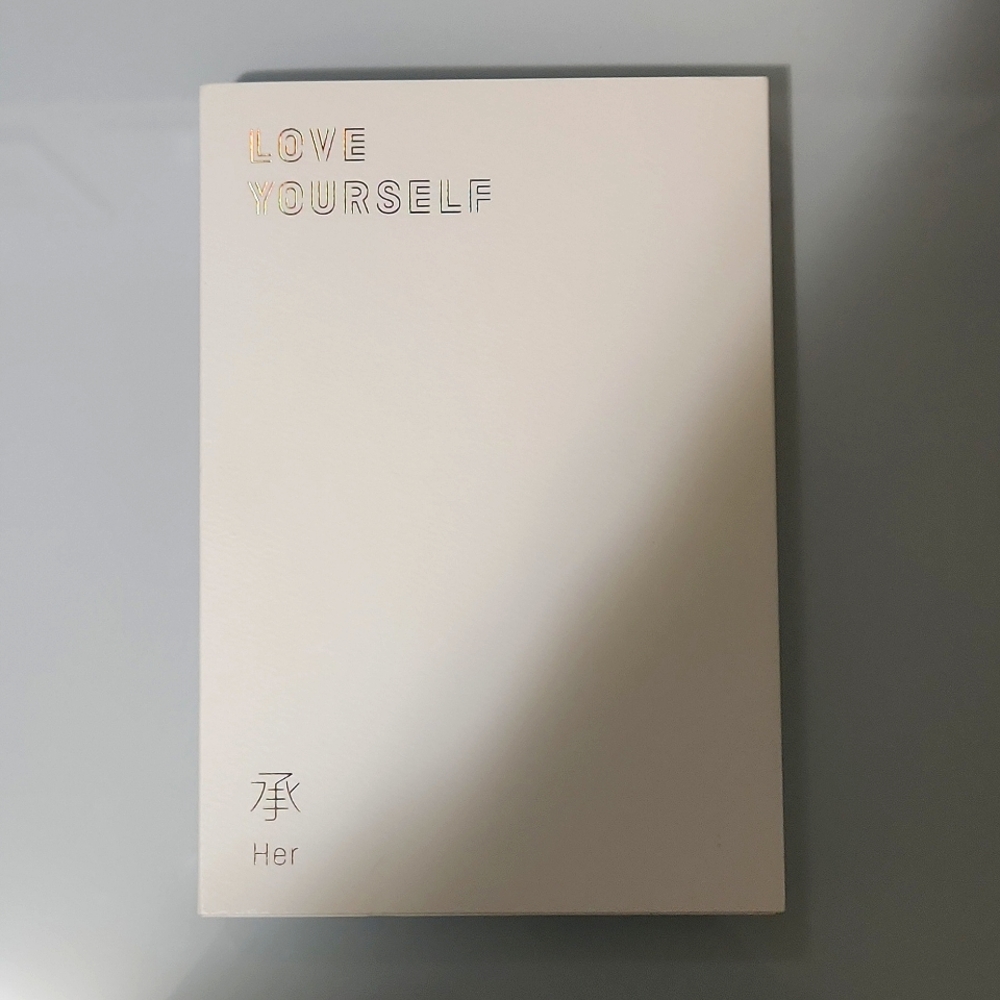 Love Yourself Her Album - White
